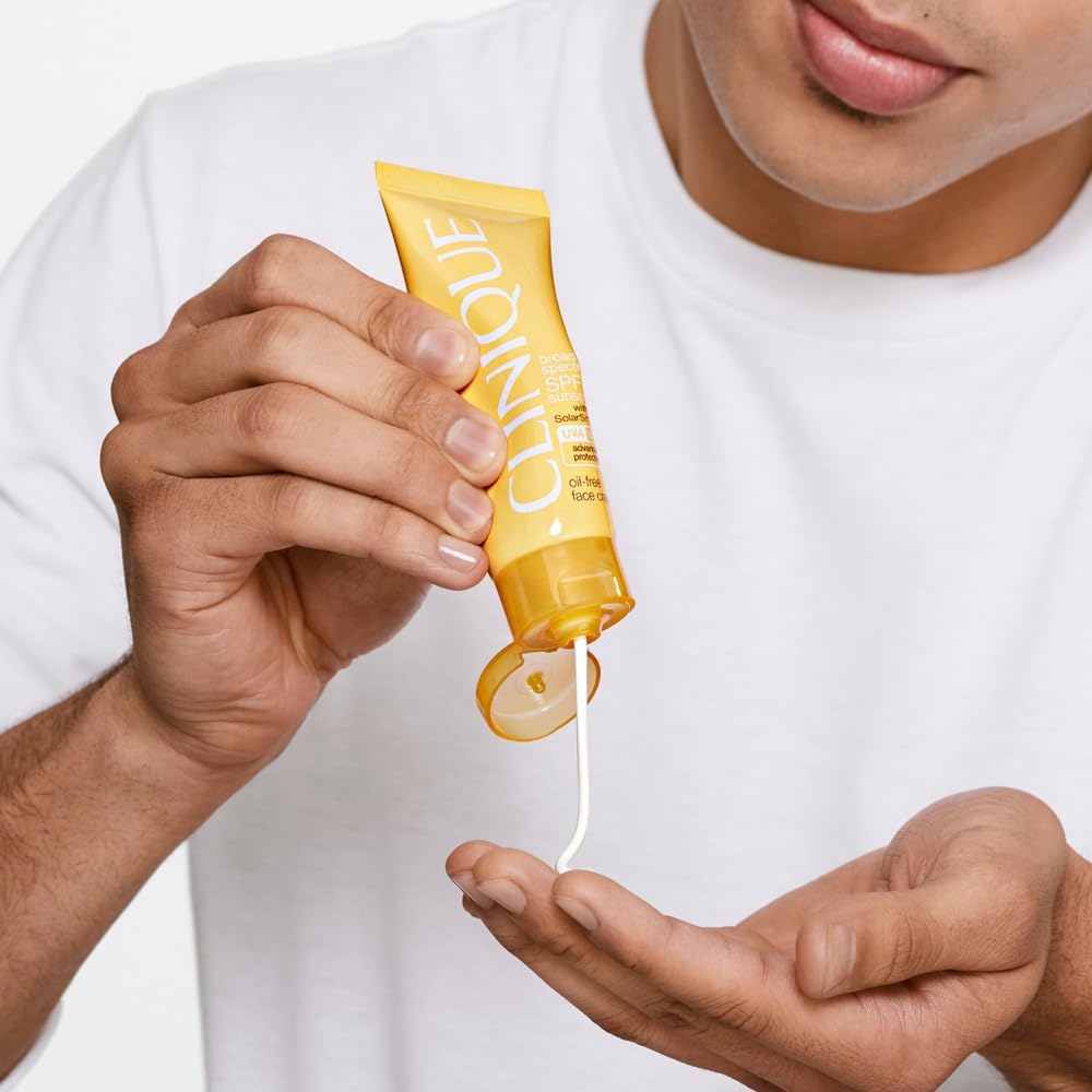 Clinique Broad Spectrum SPF 50 Sunscreen Oil Free Face Cream | Safe For Sensitive Skin, 50ml