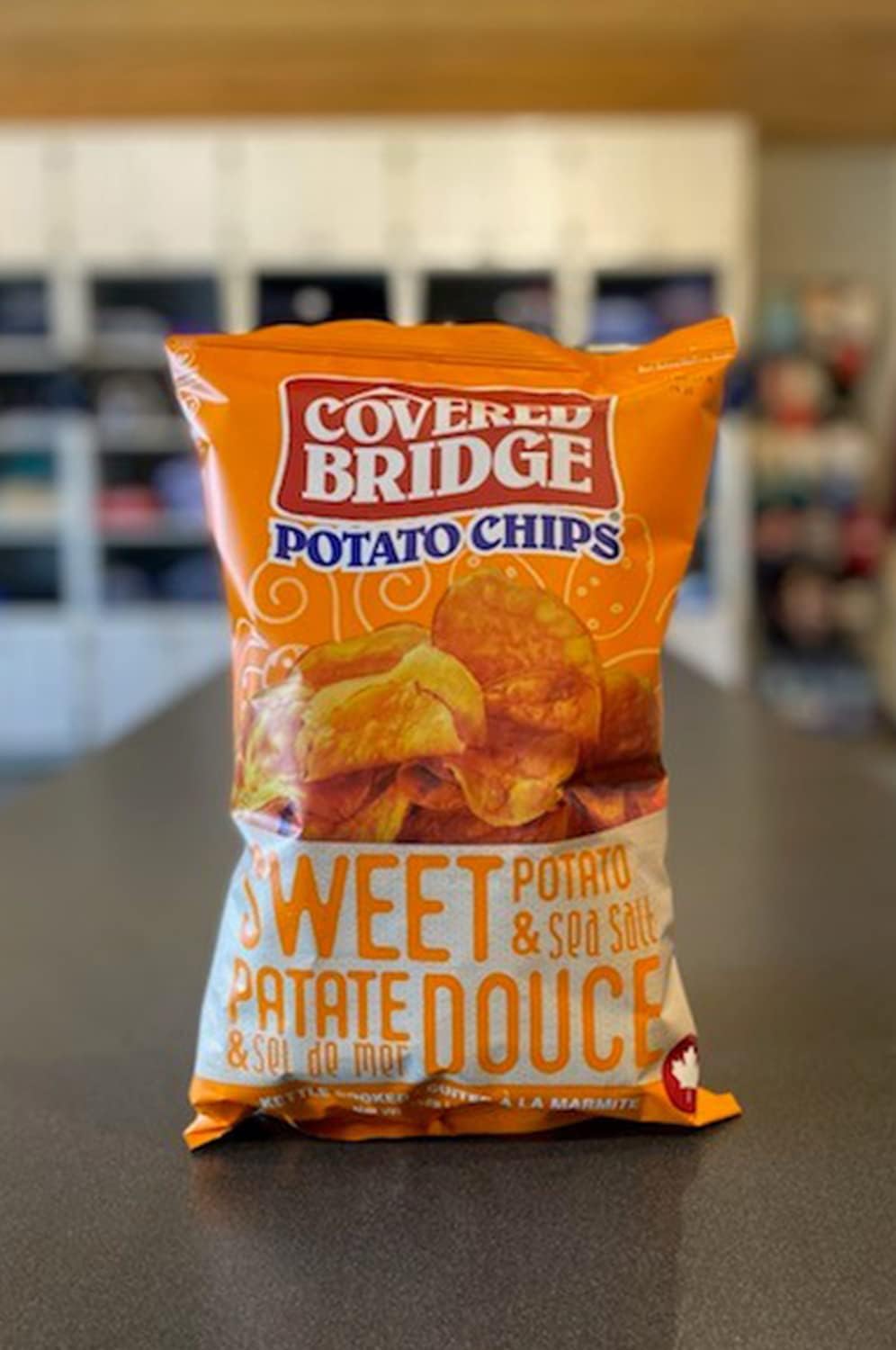 Covered Bridge Chips 薯片 - 红薯和海盐薯片 - 无麸质,犹太洁食认证,红薯水壶烹制,加拿大制造,12 片装,每袋 142 克