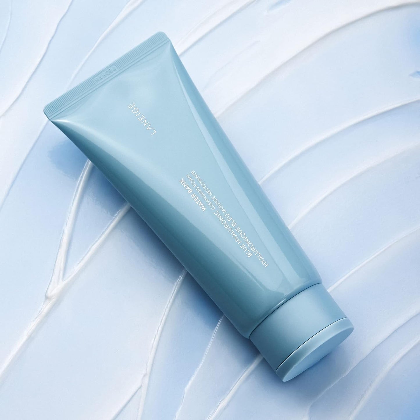 LANEIGE 水潤潔顏泡沫:含玻尿酸和木瓜蛋白酶的保濕潔面乳和卸妝液,讓肌膚光滑柔軟
