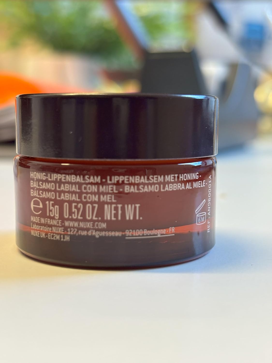 NUXE 蜂蜜夢,超滋養潤唇膏,適用於乾燥受損的雙唇,蘊含普羅旺斯薰衣草蜂蜜。所有成分均來自天然。法國製造,15克