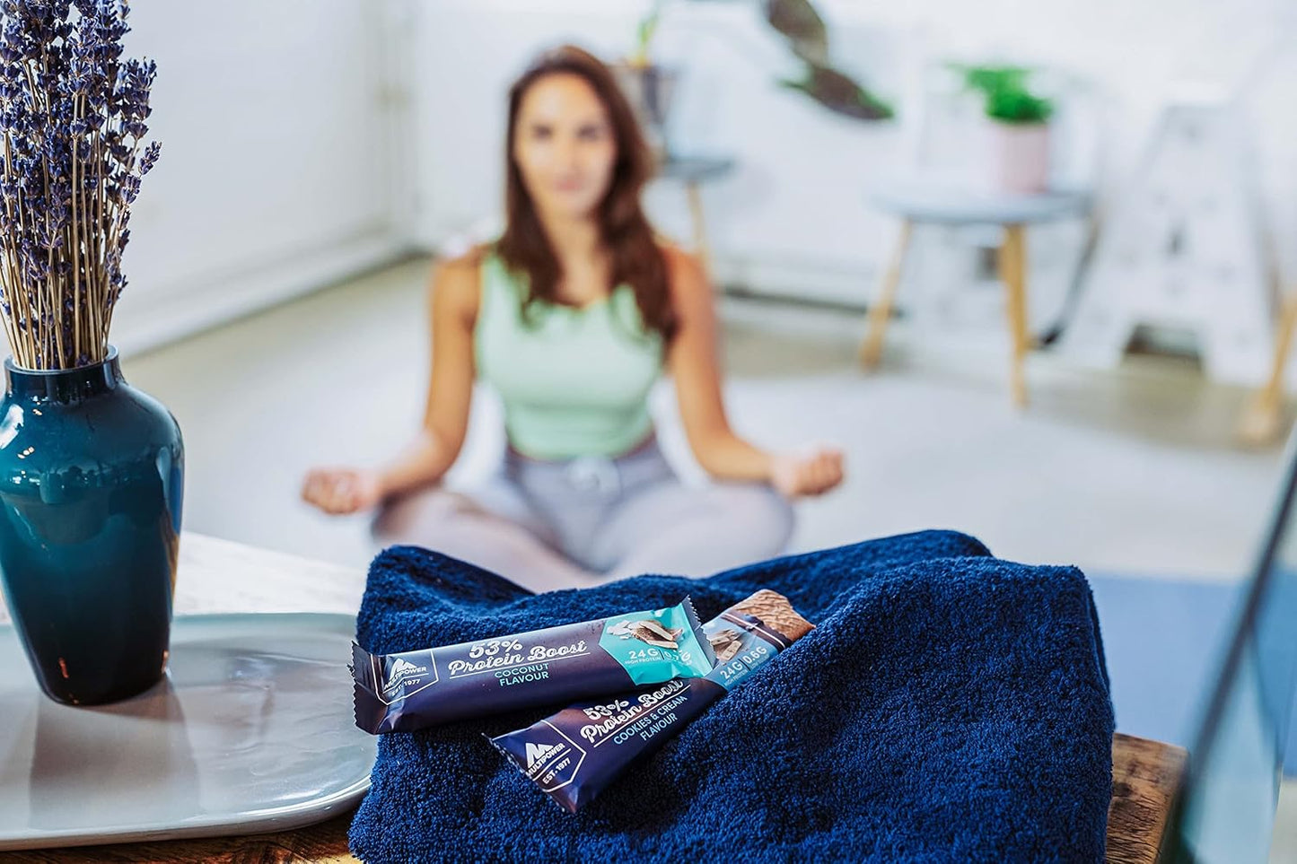 Multipower 53% Protein Boost Bar - Berry Yoghurt Flavor - High-Protein Low-Sugar Snack - 45g Bars (20 Pack)