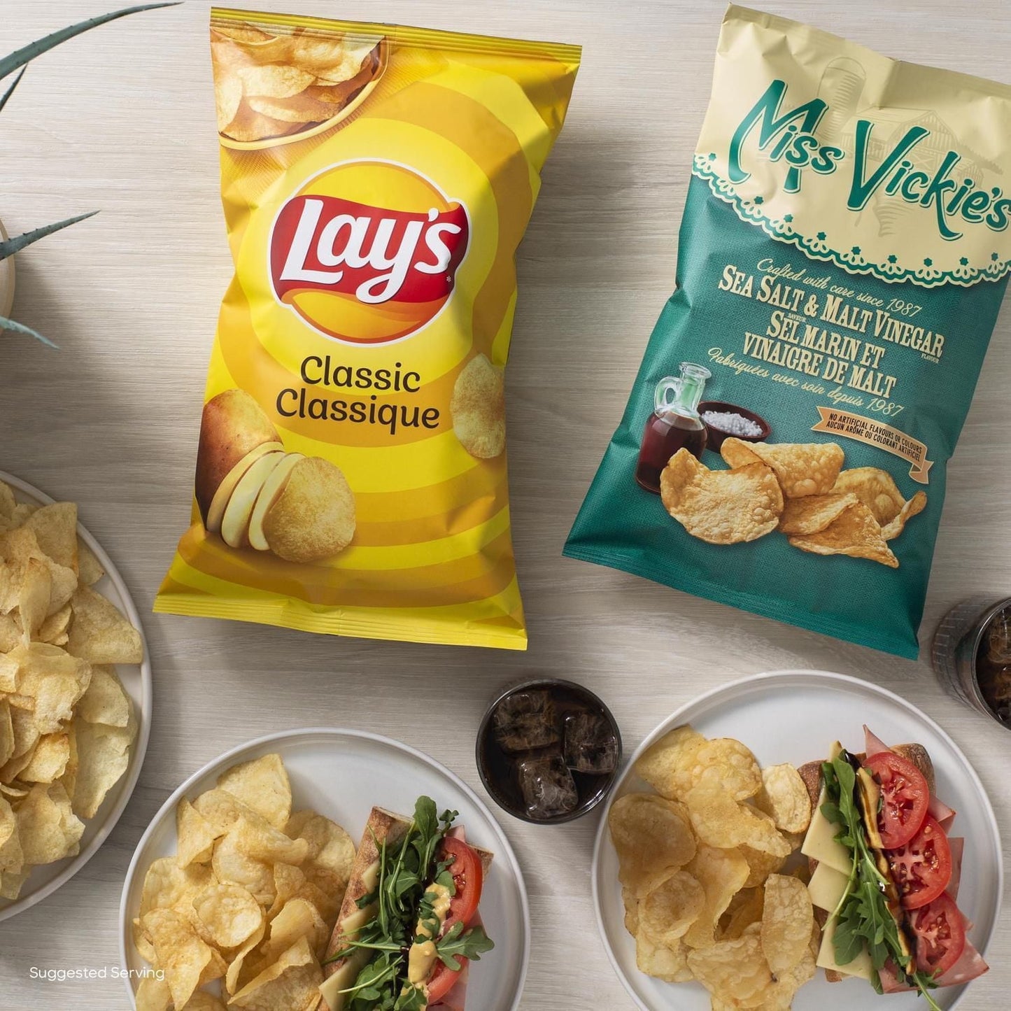 Lay's Classic Potato Chips, 235 g.