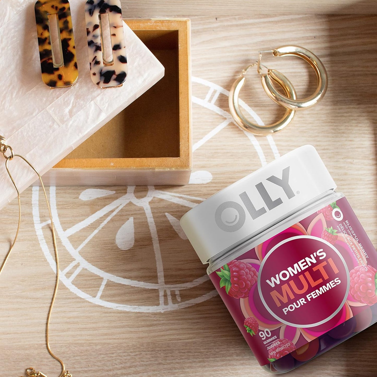 OLLY 女性多种软糖补充剂,不含人工香料和色素 Blissful Berry 多种维生素,有助于维持女性健康,45 天供应量,90 粒软糖