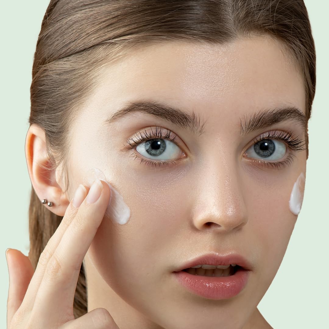 Refresh Botanicals Oil Balancing Facial Moisturizer | With Aloe & Cucumber | For Oily Skin | ECOCERT COSMOS Organic | Paraben & Chemicals free