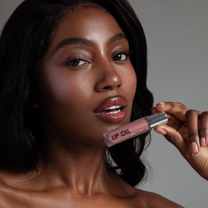 Rodial 豐唇膠原蛋白唇油 Wild Plum 4ml，富含澳洲堅果和荷荷巴油的植物膠原蛋白唇油，深層補水，打造更飽滿的雙唇，超滋養配方，令雙唇絲滑