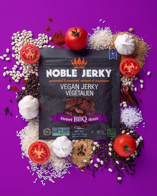 Noble Jerky 素食肉干烧烤味 - 12 包（70 克/袋），14 克植物蛋白，非转基因，无肉，适合办公室、健身房和午餐盒的健康高蛋白零食