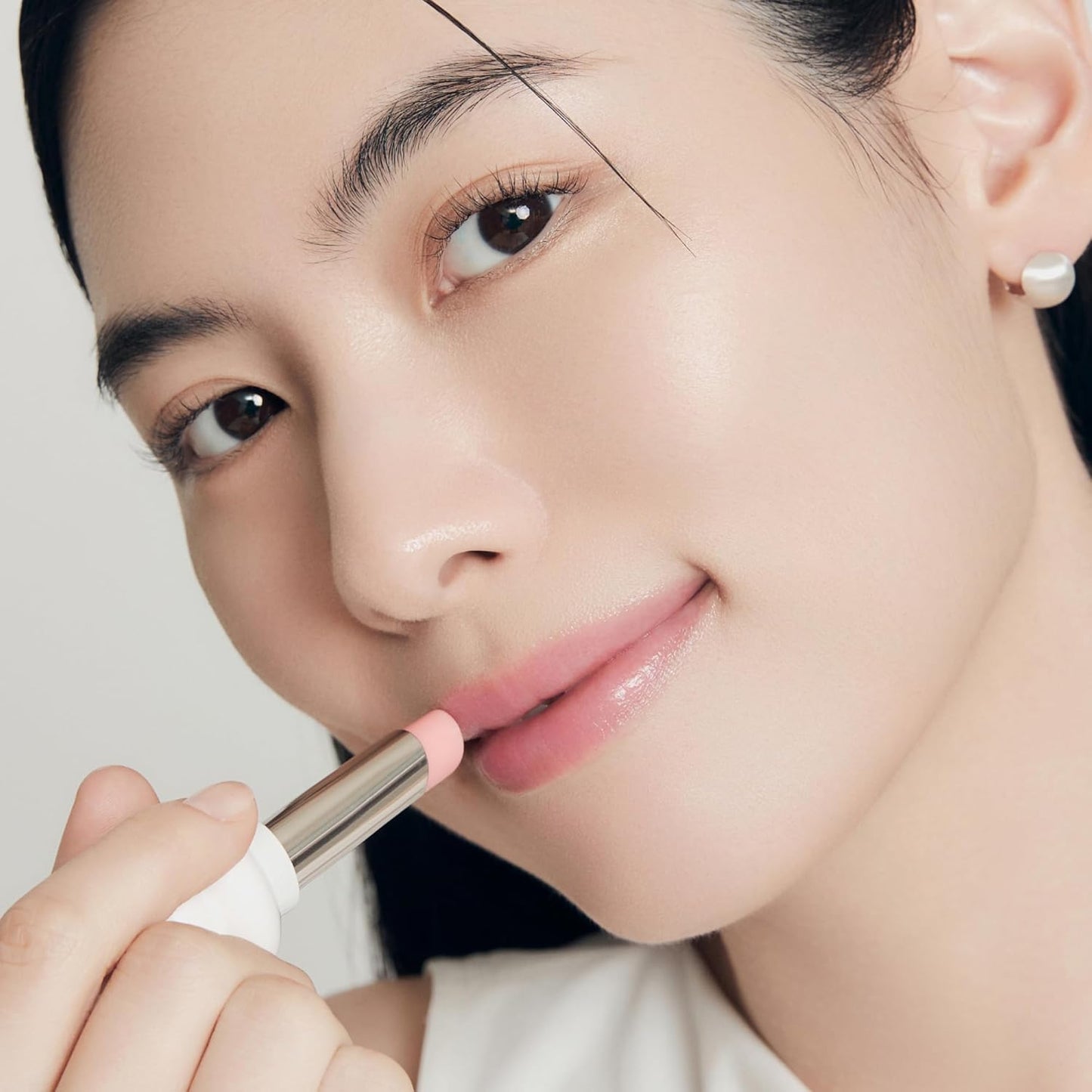 雪花秀亮泽润唇膏 - 韩国抗衰老润唇膏，滋养、保湿、自然丰盈并明显抚平唇纹，抚平干燥、脱皮的嘴唇 - 0.1 盎司。