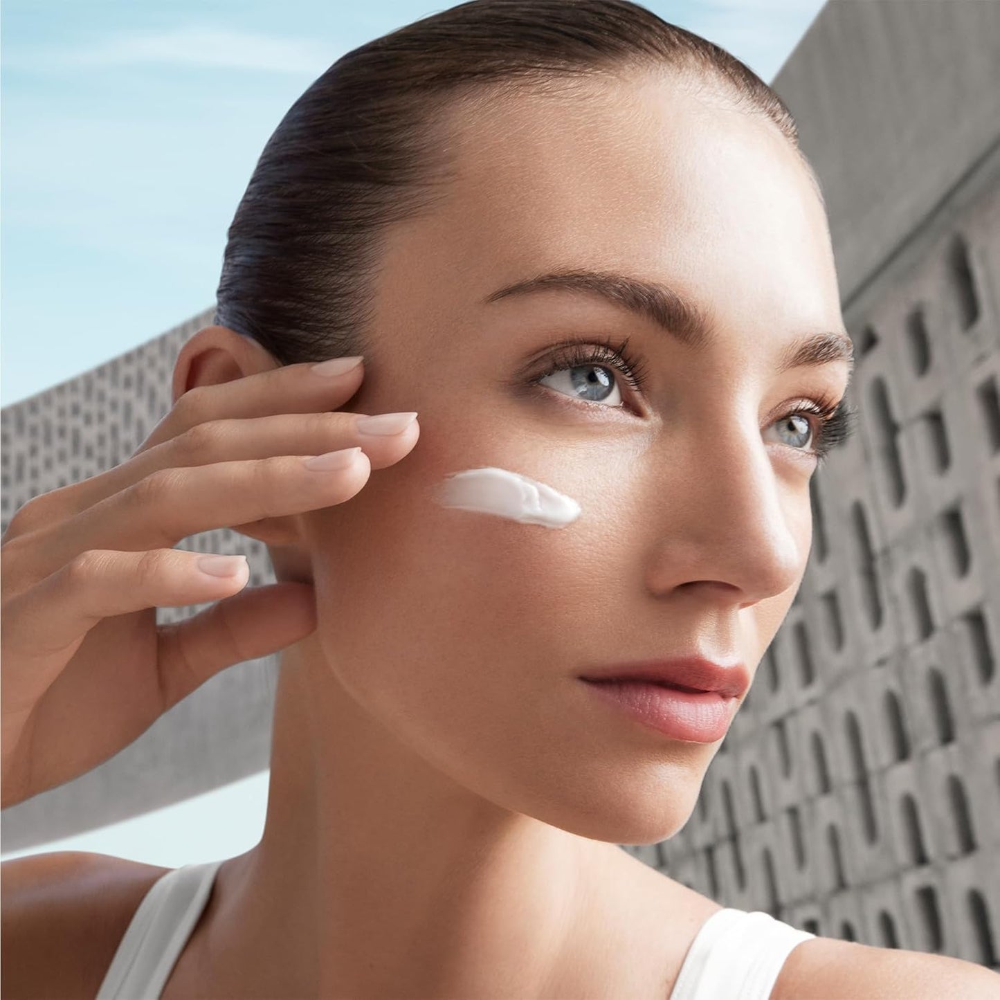 碧欧泉水源保湿隔离霜，含生物神经酰胺，强化皮肤屏障，促进保湿，50ml