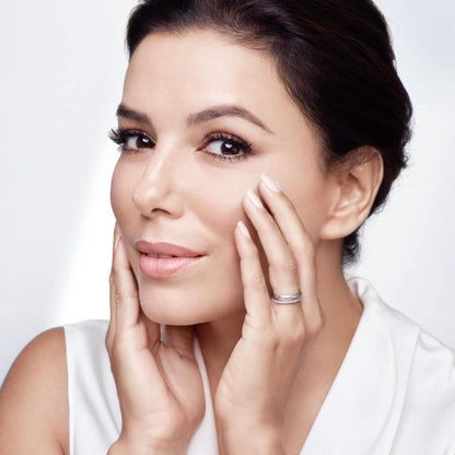 L'Oréal Paris SPF 25 Moisturizer for Face with Pro-Retinol & Centella, Face Cream Fights the Look of Wrinkles, Firms Skin & Targets the Signs of Aging, Revitalift, 50ml