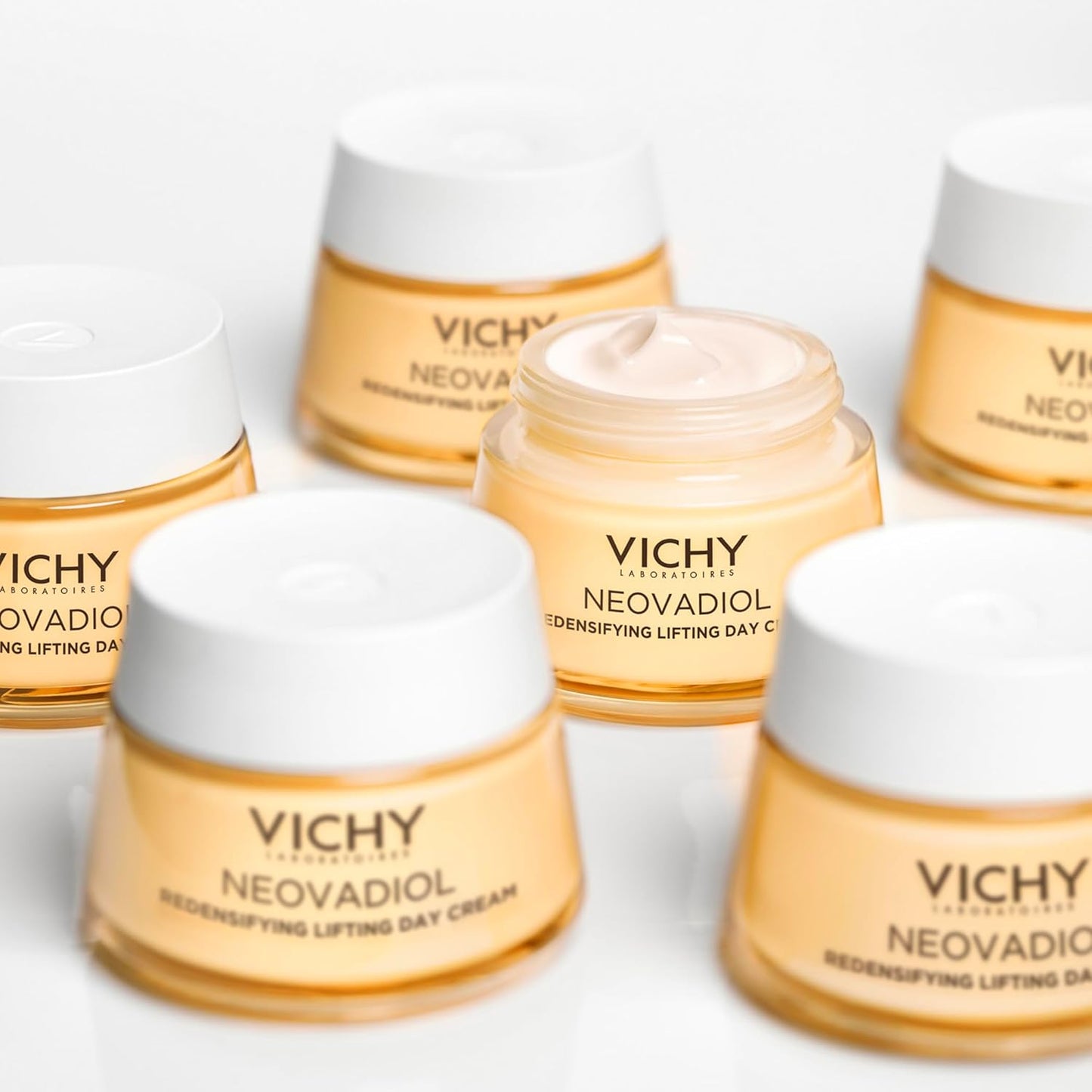 薇姿Neovadiol Peri更年期面霜，适合50岁以上女性，适合中性或干性肌肤，50毫升。蕴含透明质酸、烟酰胺和Proxylane的丰盈面部保湿霜，可有效淡化皱纹，提升肌肤弹性。