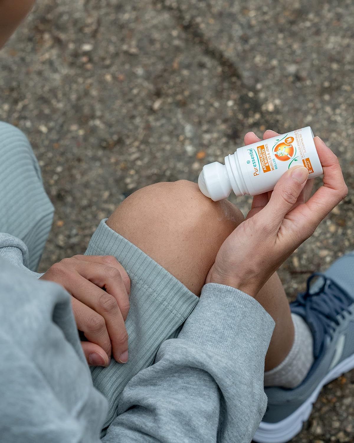 PURESSENTIEL - 肌肉和关节滚珠，含 14 种精油 - 暂时缓解肌肉和关节疼痛 - 经临床验证 - 非常适合运动员和关节炎患者 - 75 毫升