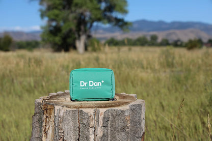 Dr Dan 紧凑型旅行药物套装，便携式医生设计的 OTC 药品收纳盒，可缓解头痛、发烧和胃部不适，适合旅行、徒步旅行和户外活动