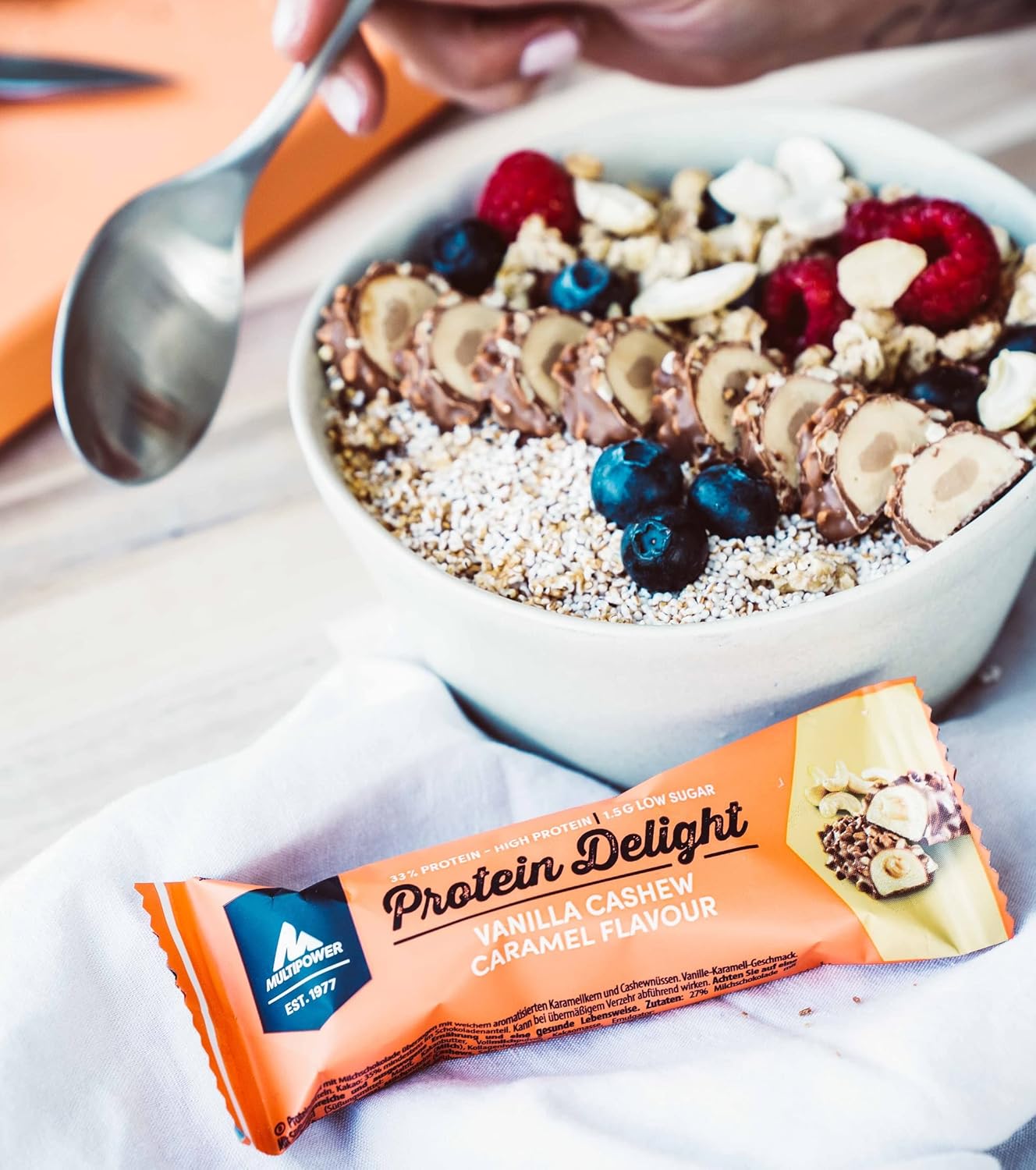 Multipower Protein Delight Bar - Salty Peanut Caramel Flavor - High-Protein Snack Bar - 35g Bars (18 Pack)