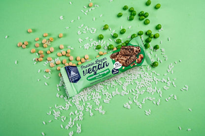 Multipower Vegan Protein Layer Hazelnut Bar Energy Bar with 24% Protein - Fitness Bar 15 x 55g - Vegan Protein Bar - Low Calorie Protein Bar with Hazelnut Flavour