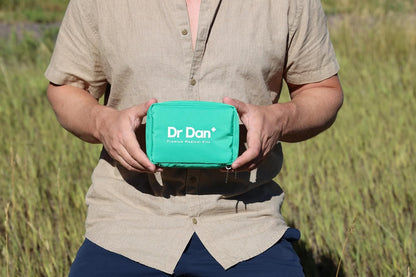 Dr Dan 紧凑型旅行药物套装，便携式医生设计的 OTC 药品收纳盒，可缓解头痛、发烧和胃部不适，适合旅行、徒步旅行和户外活动