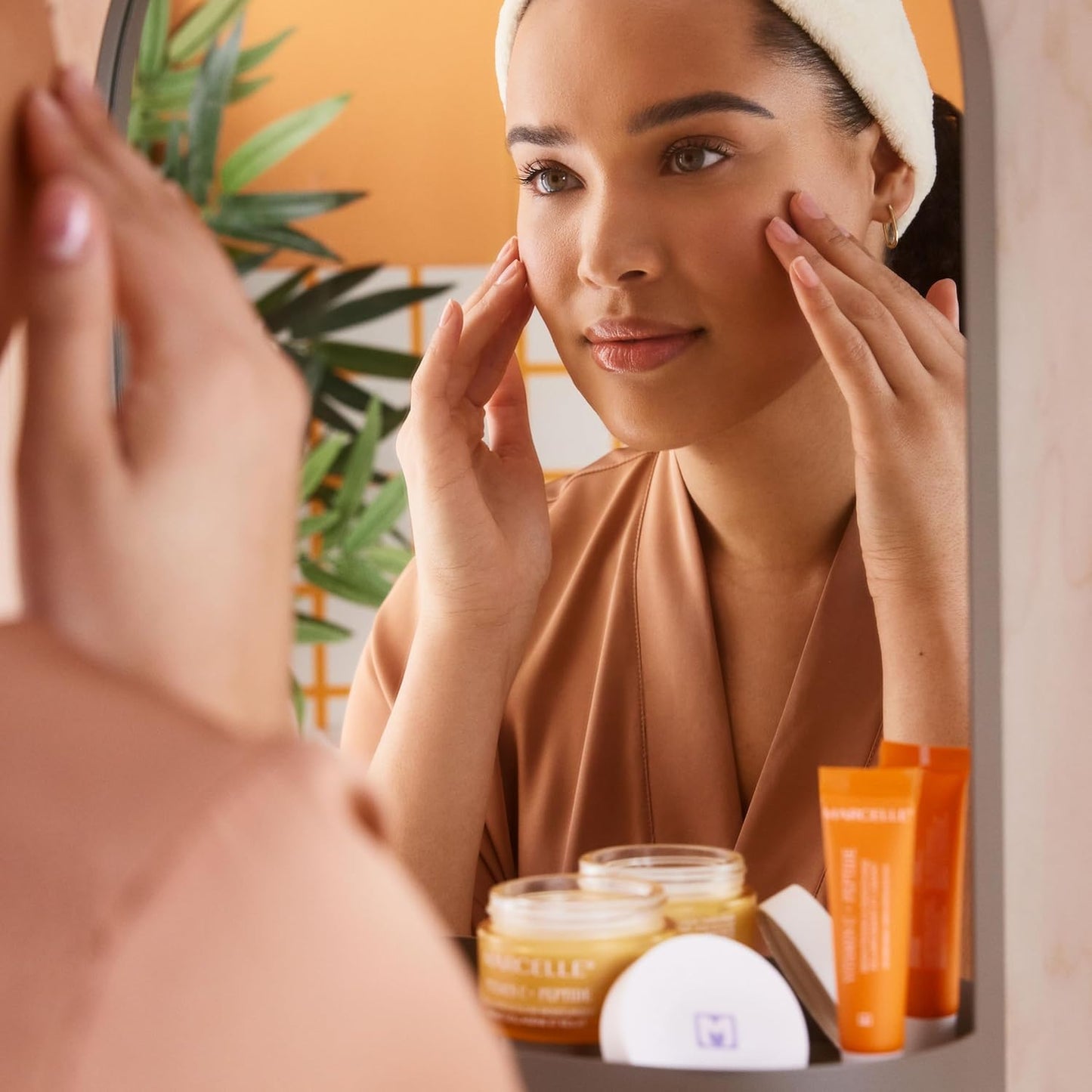 Marcelle Vitamin C + Peptide Collagen & Glow Moisturizer, Day & Night Cream, Brightening & Smoothing, Vegan, Cruelty-Free, Hypoallergenic, Non-Comedogenic, Paraben-Free, Fragrance-Free, 50 mL