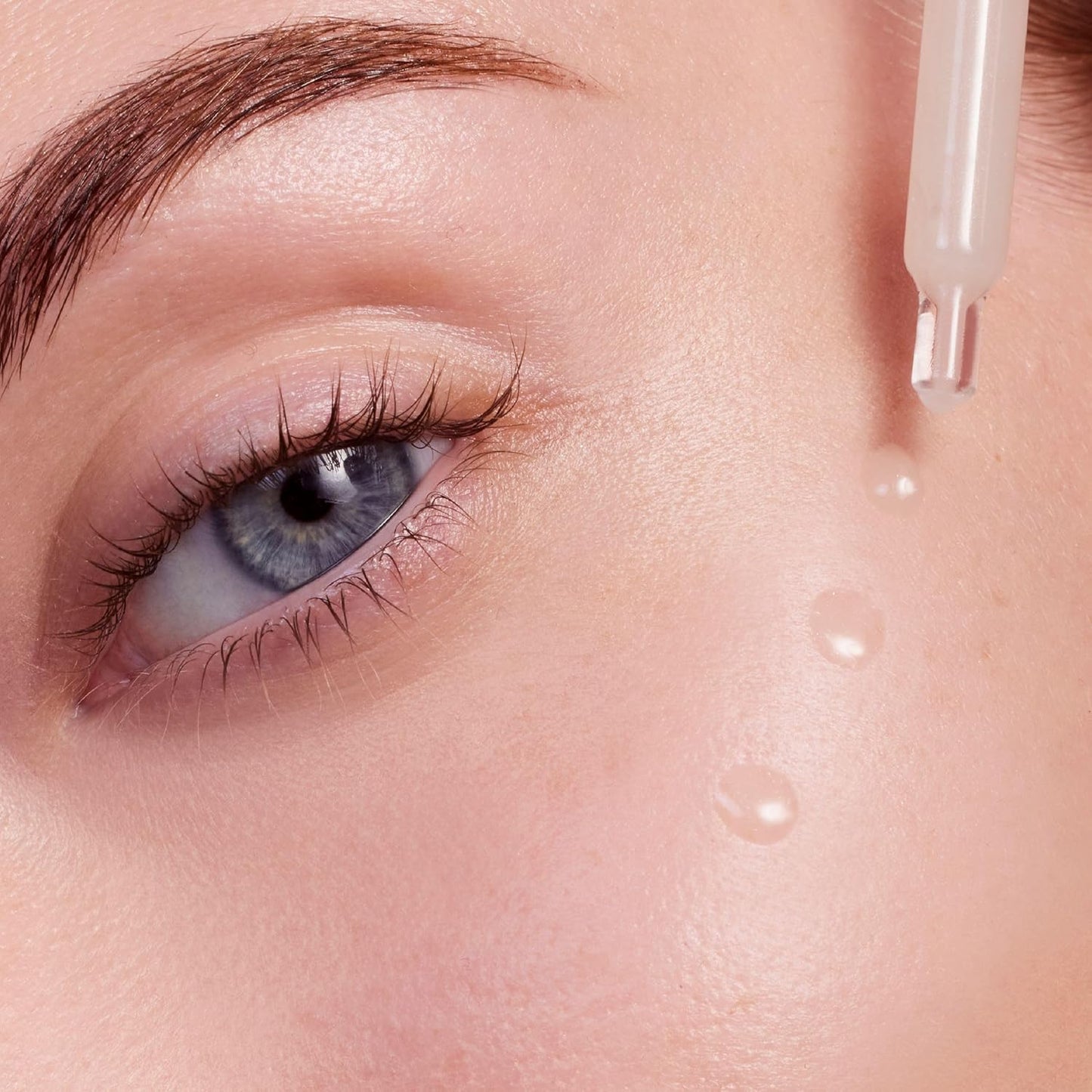 碧欧泉蓝色疗法加速抗衰老精华液，含海藻和高级生命浮游生物提取物，可使皮肤更柔软、更紧致，50 毫升