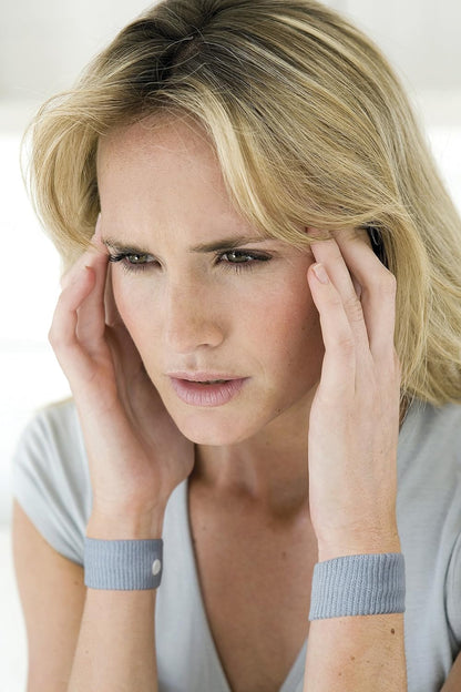 Sea-Band Anti-Nausea Acupressure Wristband for Motion or Morning Sickness, Adult, 1 Pair (Color May Vary)