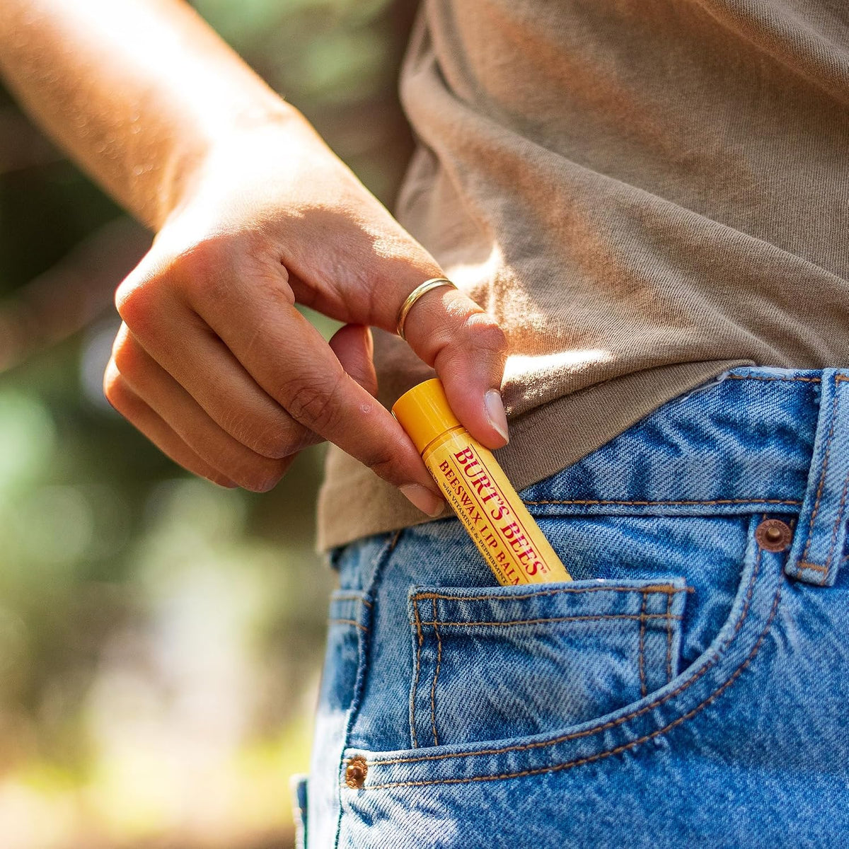 Burt's Bees 100% Natural Moisturizing Lip Balm, Original Beeswax with Vitamin E and Peppermint Oil - 6 Tubes