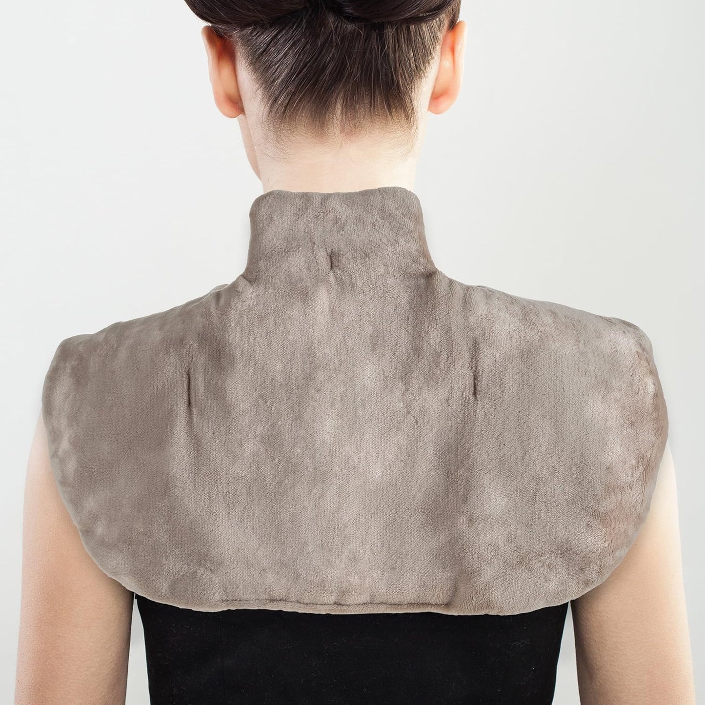 电动颈部/肩部保暖器 - 加热垫，带 3 种设置、自动关闭、前扣和长可拆卸线 - Bluestone 柔软毛绒加热包（棕褐色）